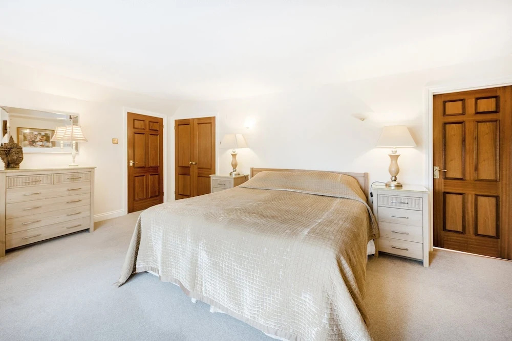 Luxury Riverside Home, Near Windsor Castle. Legoland & London Within 20 Minutes