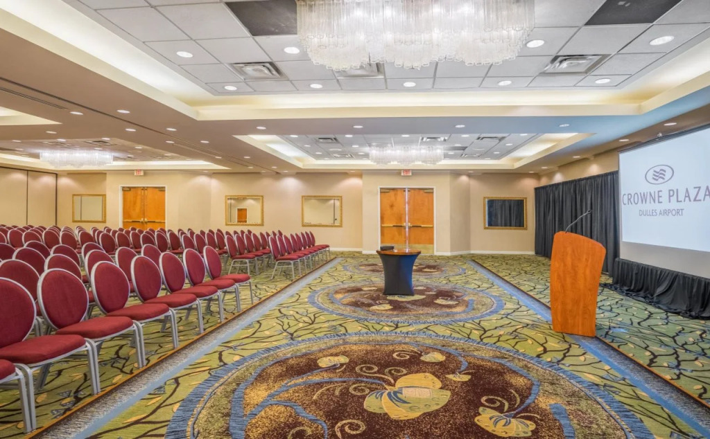 Crowne Plaza Dulles Airport by IHG