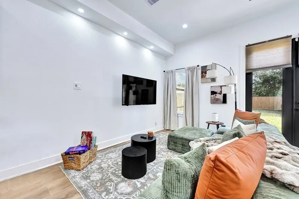 Workspace! Quiet Houston Retreat for Long Stays