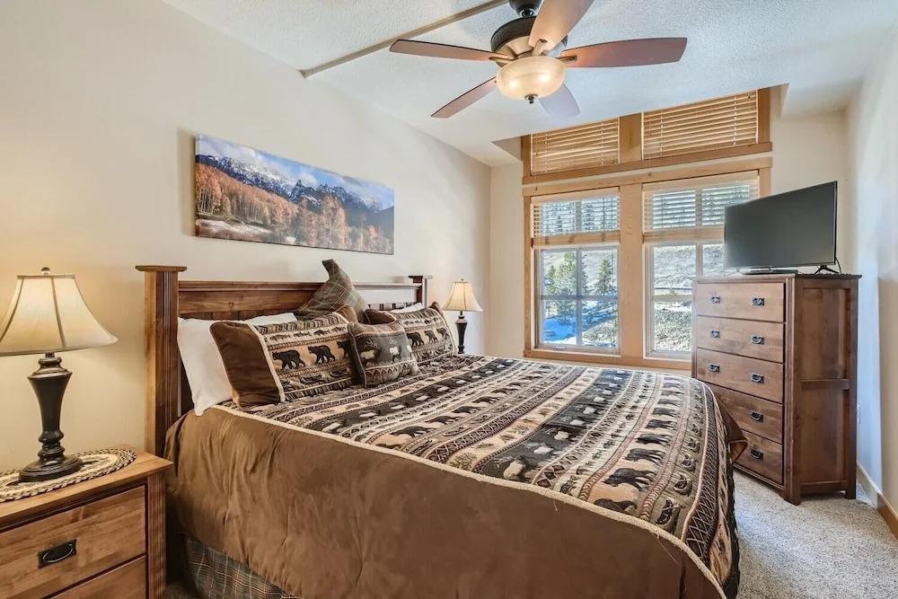 Passage Point 623b 1 Bedroom Condo by RedAwning