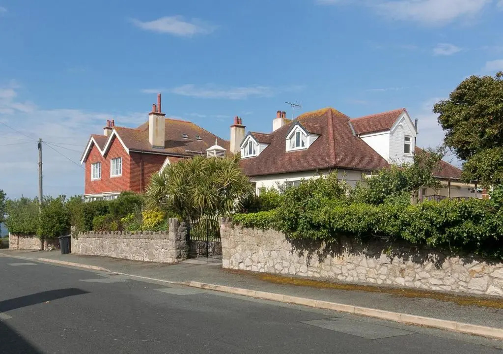 The Cottage on the Beach - Sleeps 7 - Large Garden