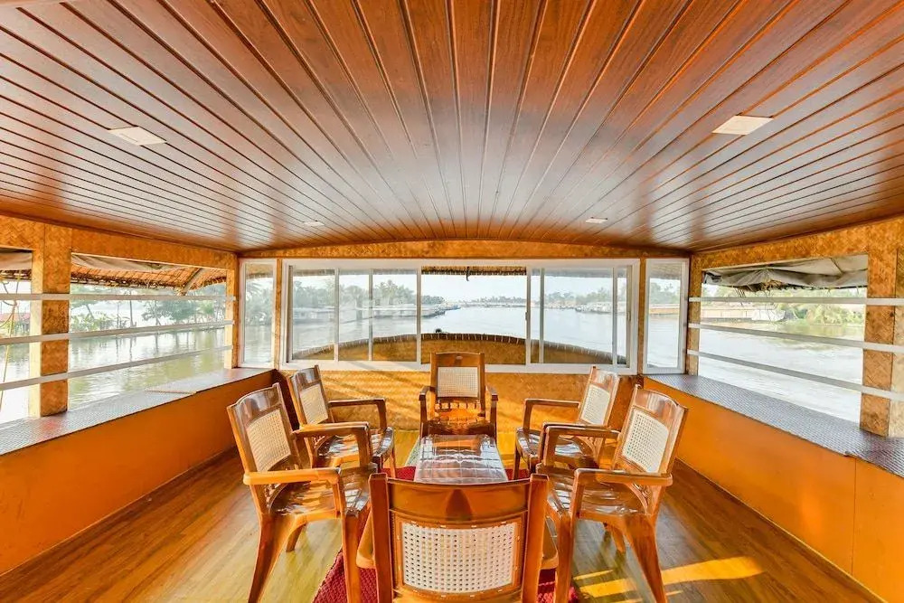 OYO 23231 KHBO Gold Sharing Houseboat