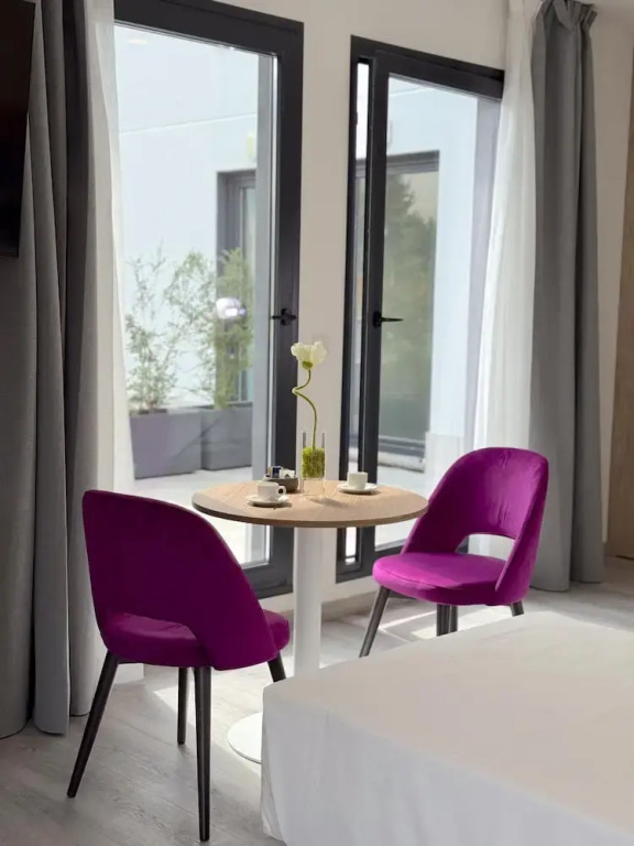 Lake & More Suite Hotel