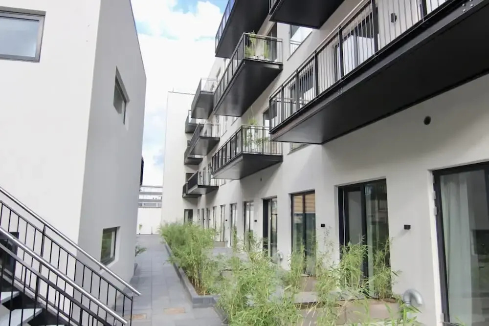 Townhouse Studio w Large Private Balcony