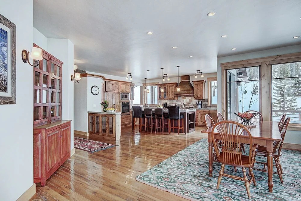 Gold Run Getaway 5 Bedroom Home by RedAwning