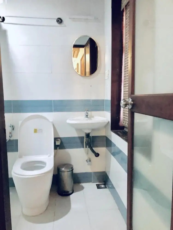 Saro Lake County Hotel