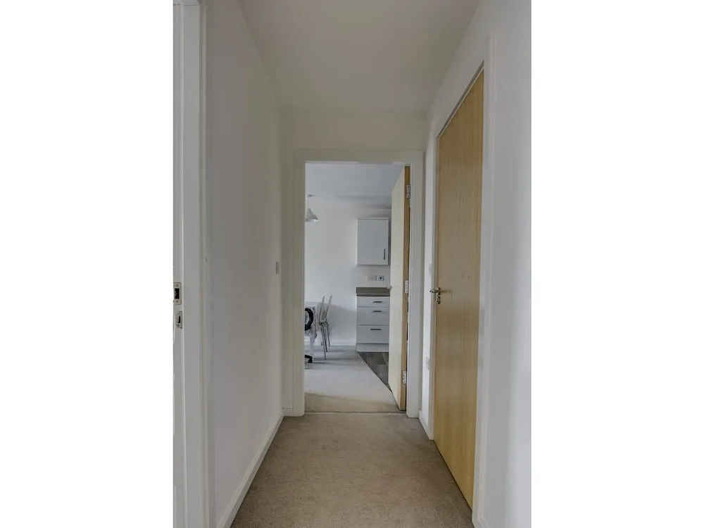 Large, Spacious and Modern apt for 4 in Manchester