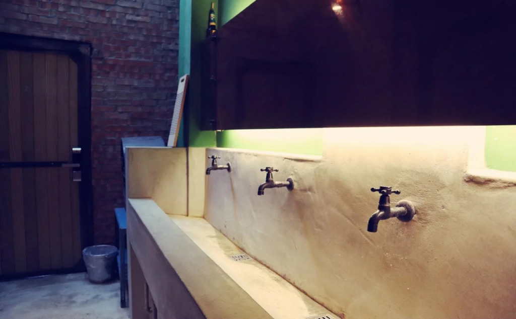 旅充人文 Travel Charger Hostel
