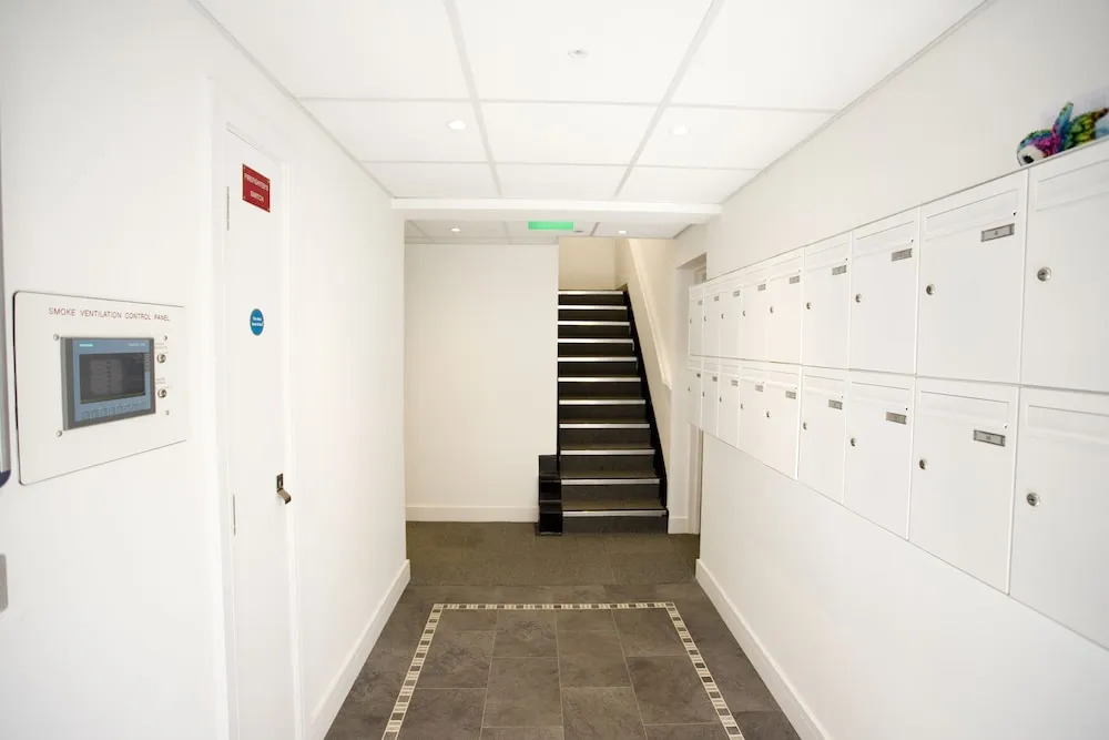 14 Compass Point
