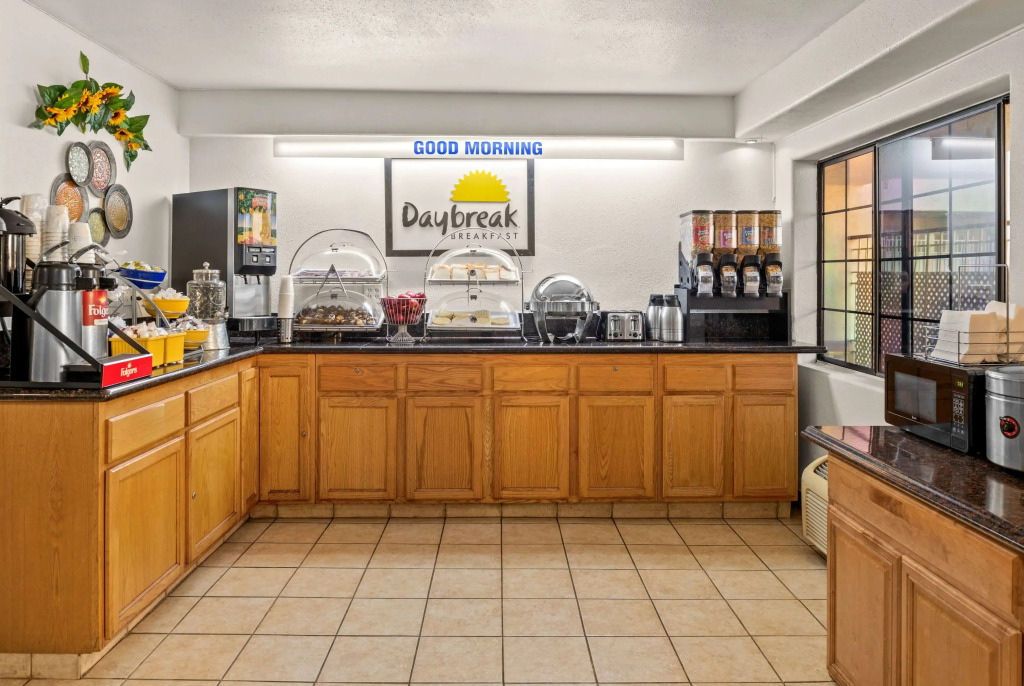 Days Inn & Suites by Wyndham Artesia