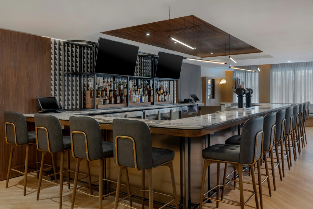 DoubleTree by Hilton Kingston - Newly Renovated