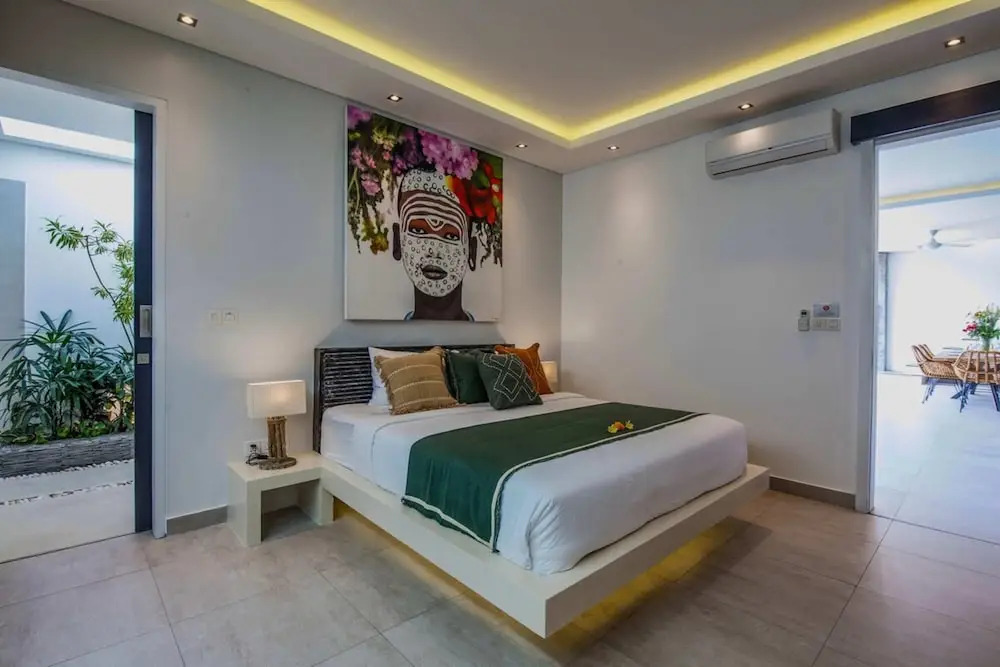 Villa Elisa - Spacious 4BR Luxury Villa, Walking Distance to Berawa Beach