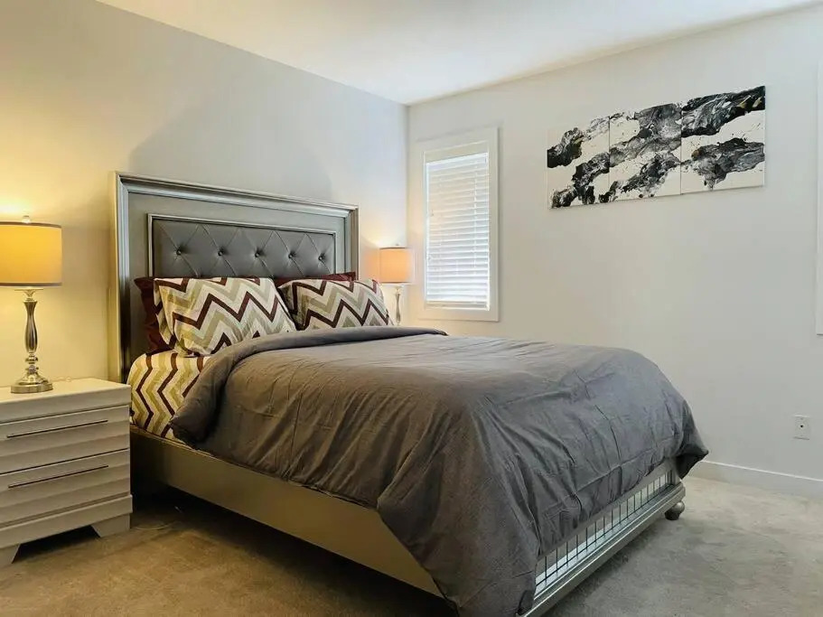 Charming 3BR Detached House in Stonebridge
