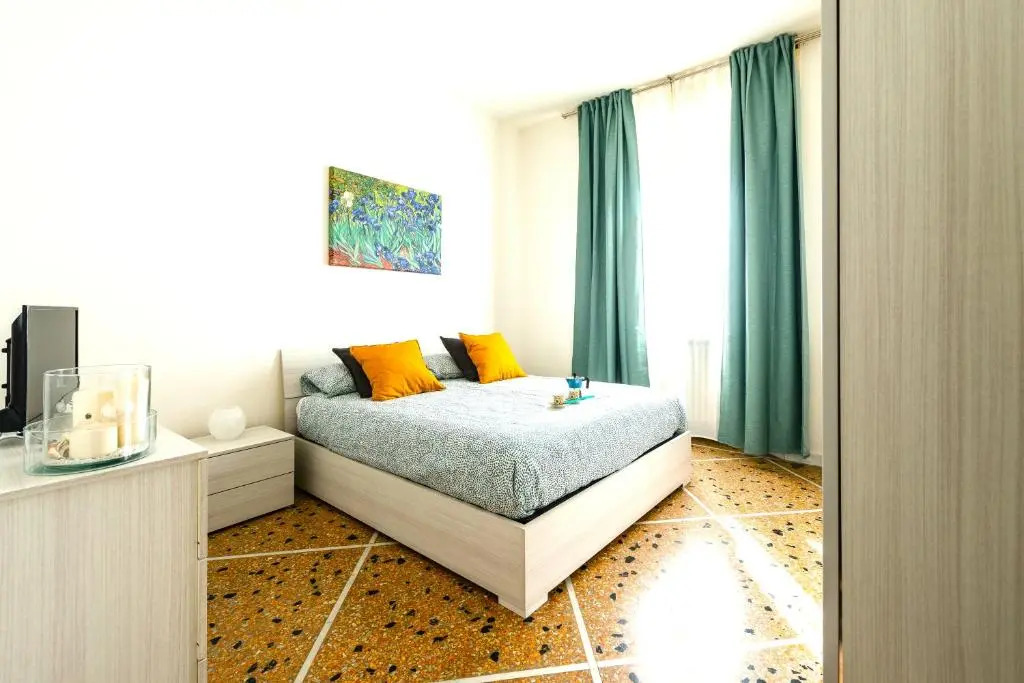 Hostly - The Urban Garden House - 3 Bedrooms, Garden, Great Location