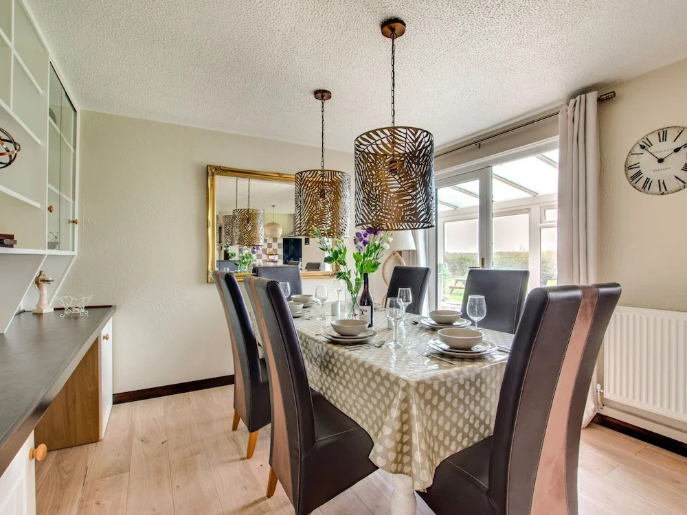 Tastefully Decorated Holiday Home With Bright Conservatory and View of the Country Estate