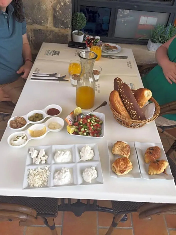 חופש יהונתן -צימרים בכנרת בטיילת טבריה hofesh yehonatan cabin promnade tibrias