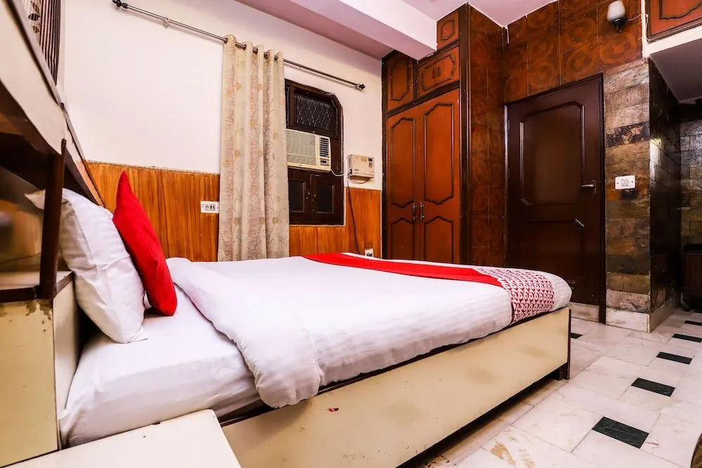 OYO 26873 Hotel Metro Star