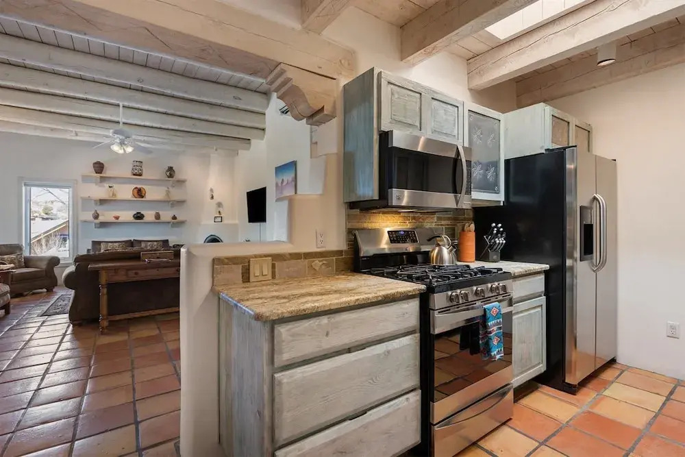 Wisteria - Delightful Updated Family Home, Seven Blocks to the Plaza