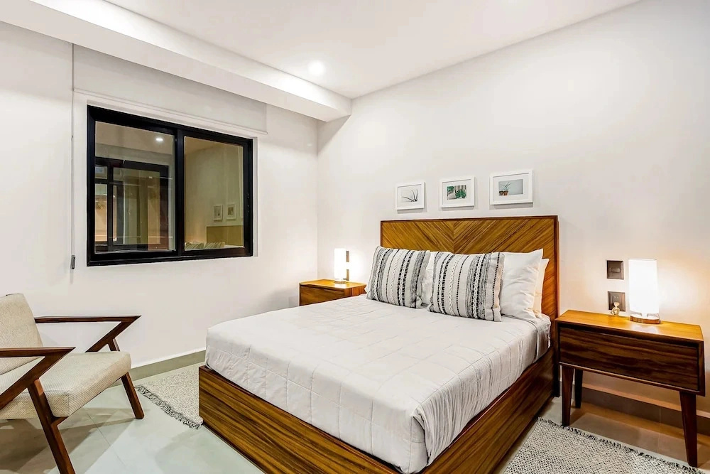 2nd-floor Condo With Heated Outdoor Pool, Grills, Balcony, W/d, AC
