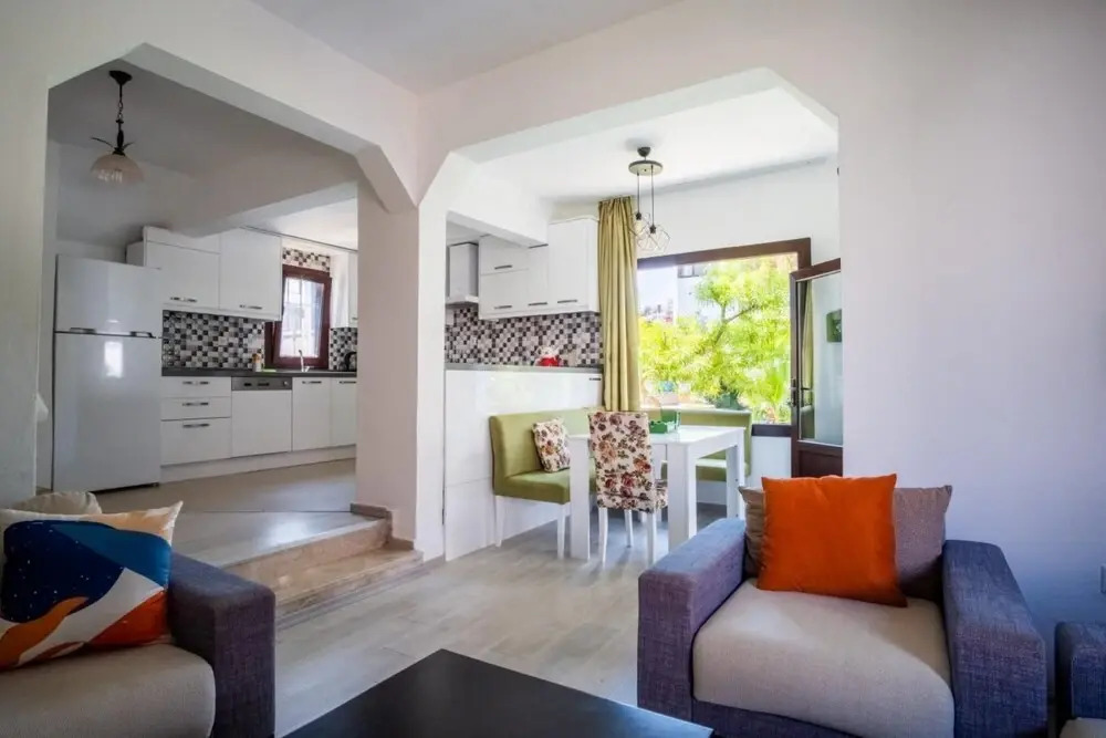 Astonishing Villa With Pool Near Tilkicik Bay