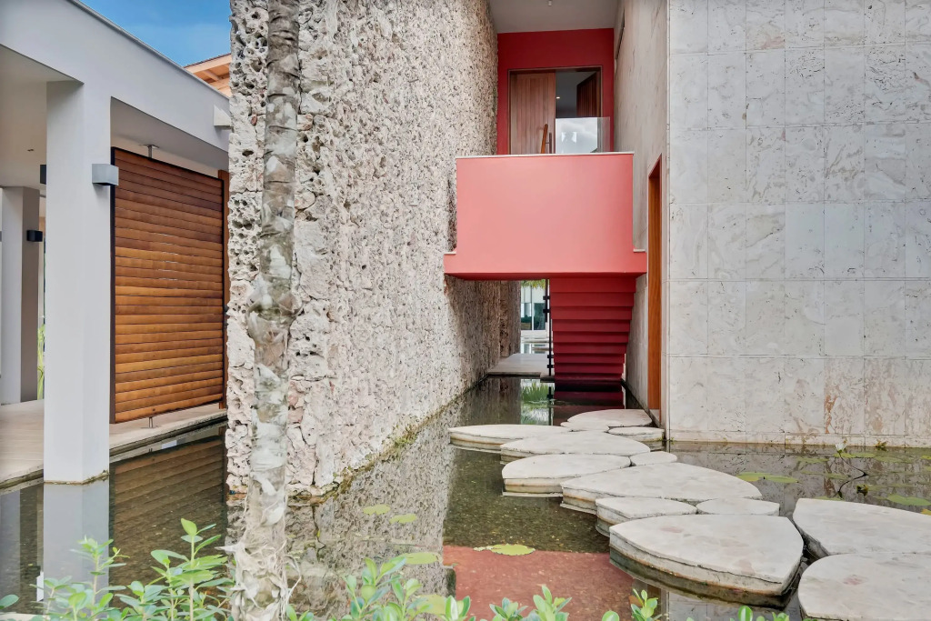 Exquisite Villa w Stunning Ocean Views Gym Golf
