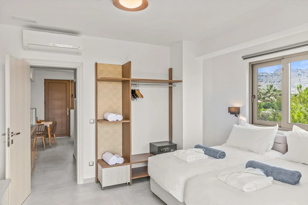 KOUROS STONE SUITES