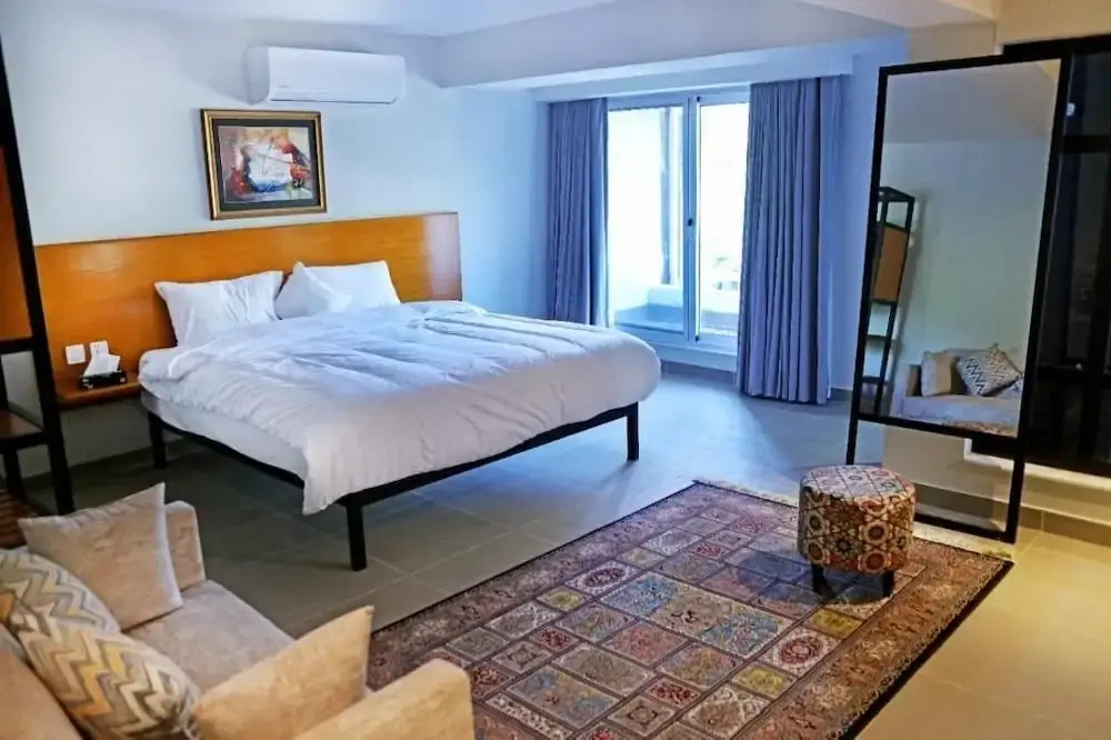 The Avenue Hotel