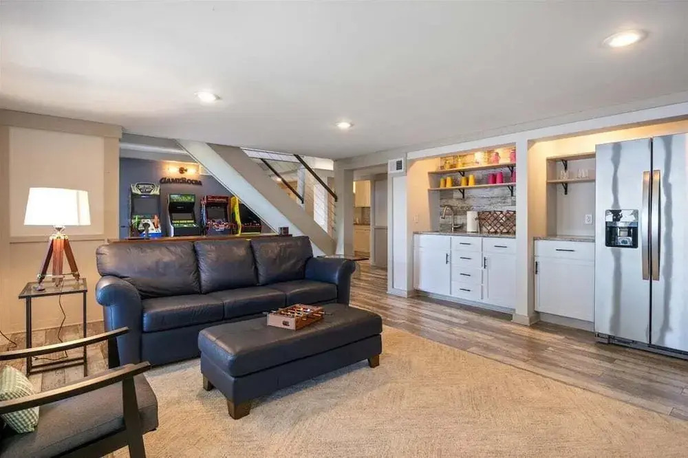 Lakefront Home With Game Room, Firepits & Gazebo at 3MM