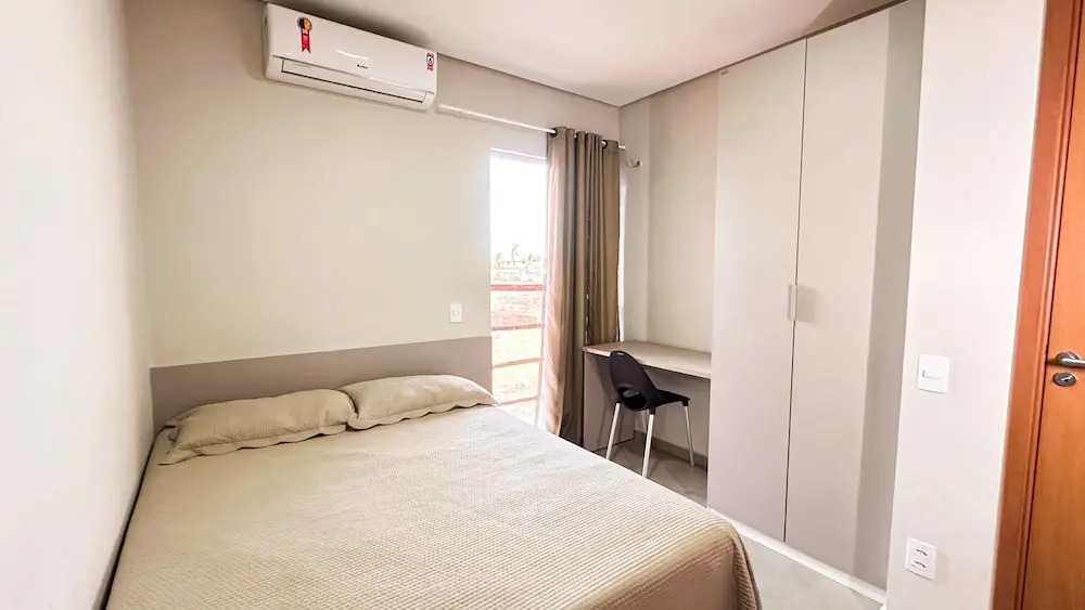 Apto com Wi Fi Garagem e Piscina a 100m da Praia