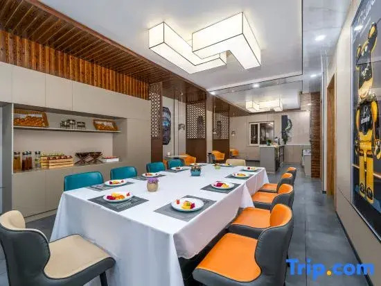 R ROYALSS HOTEL (Hohhot Saihan District Jinqiao Economic Development Zone)