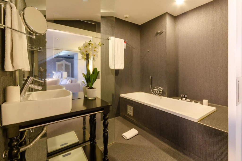 Lx Boutique Hotel