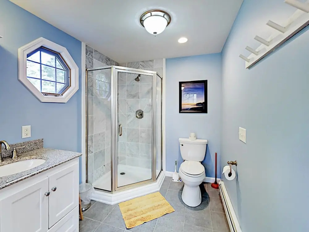 Walk to Beach: South Chatham Home