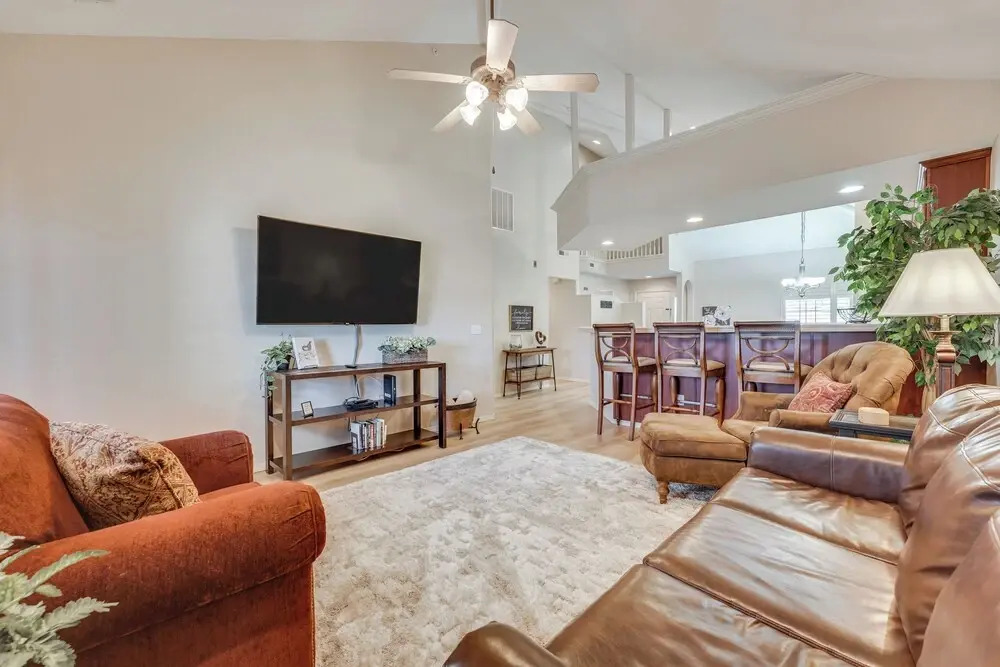 Walk to Branson Strip: Inviting Condo!
