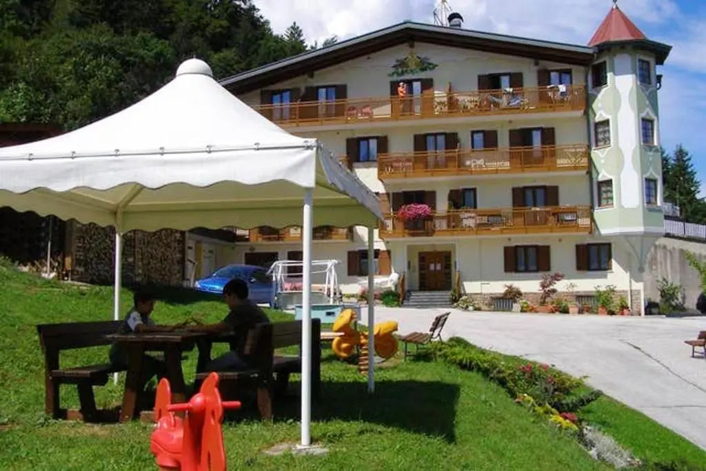 2 bedrooms appartement at Andalo 600 m away from the slopes with city view garden and wifi