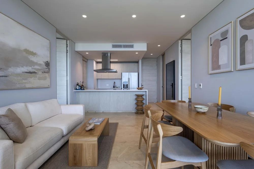 Luxe 2-br Ocean-view Apartment With Pool Gym Spa