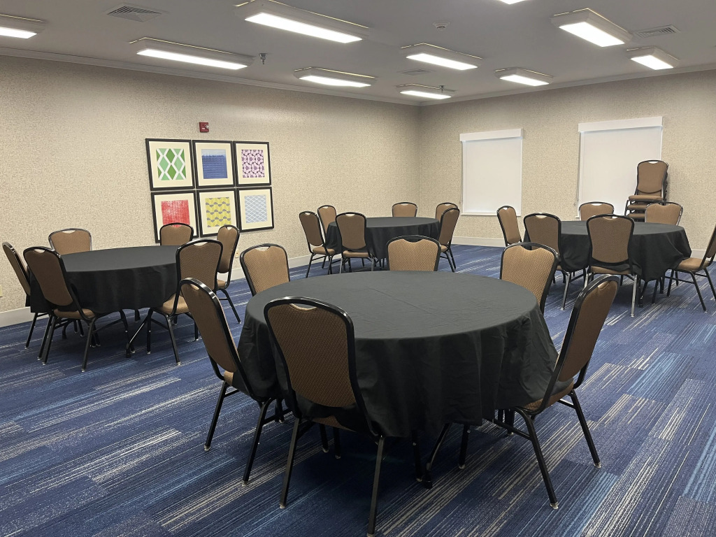 Holiday Inn Express Hotel & Suites Sioux Falls At Empire Mall by IHG