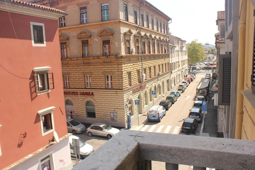 Sir Johns Apartments
