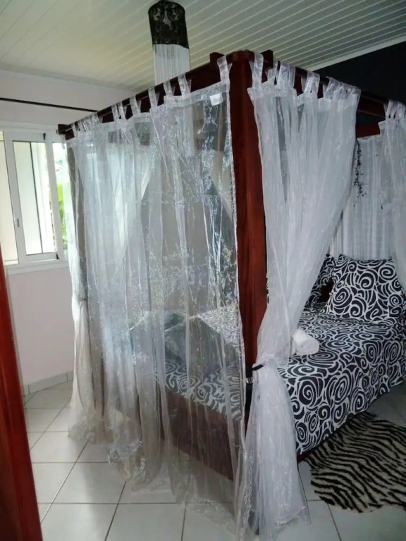 House with 2 Bedrooms in Saint Benoit, with Wonderful Mountain View, Furnished Garden And Wifi - 45 Km From the Beach