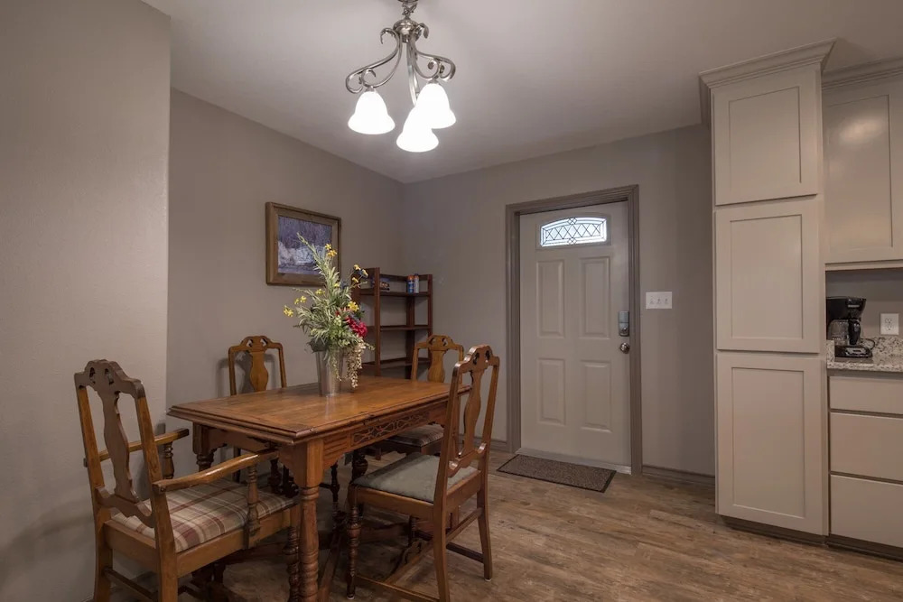 Duke's Horseshoe House 3 Bedrooms 2.5 Bathrooms Home