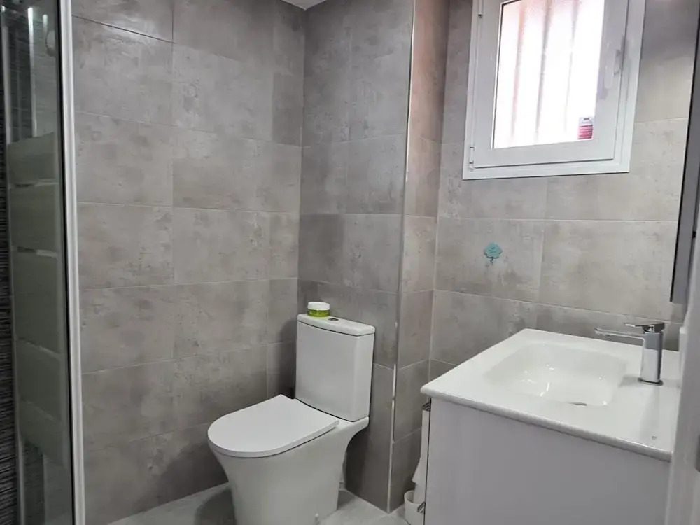 Benidorm Apartment With Pool Access