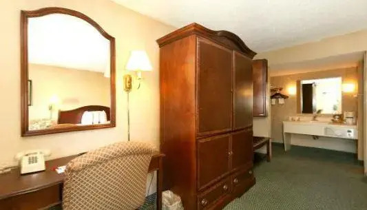 Econo Lodge Inn & Suites Charlotte