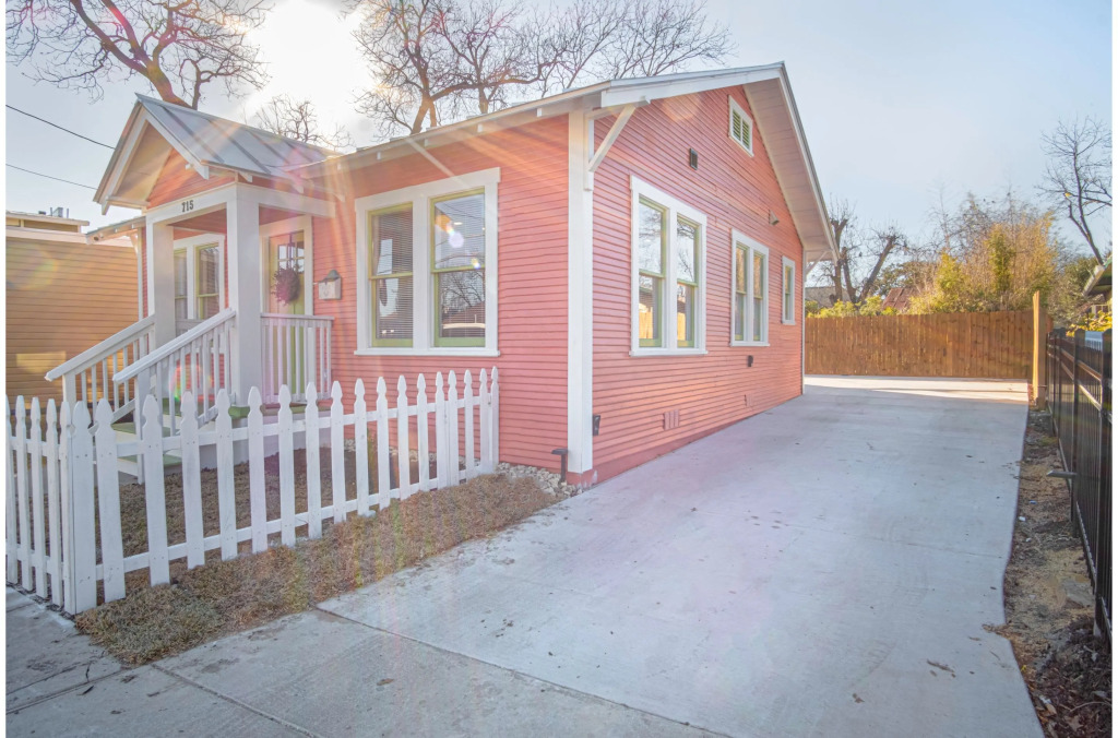 Dazzling 3 BR/2 BA Home Near Downtown Tower Americas