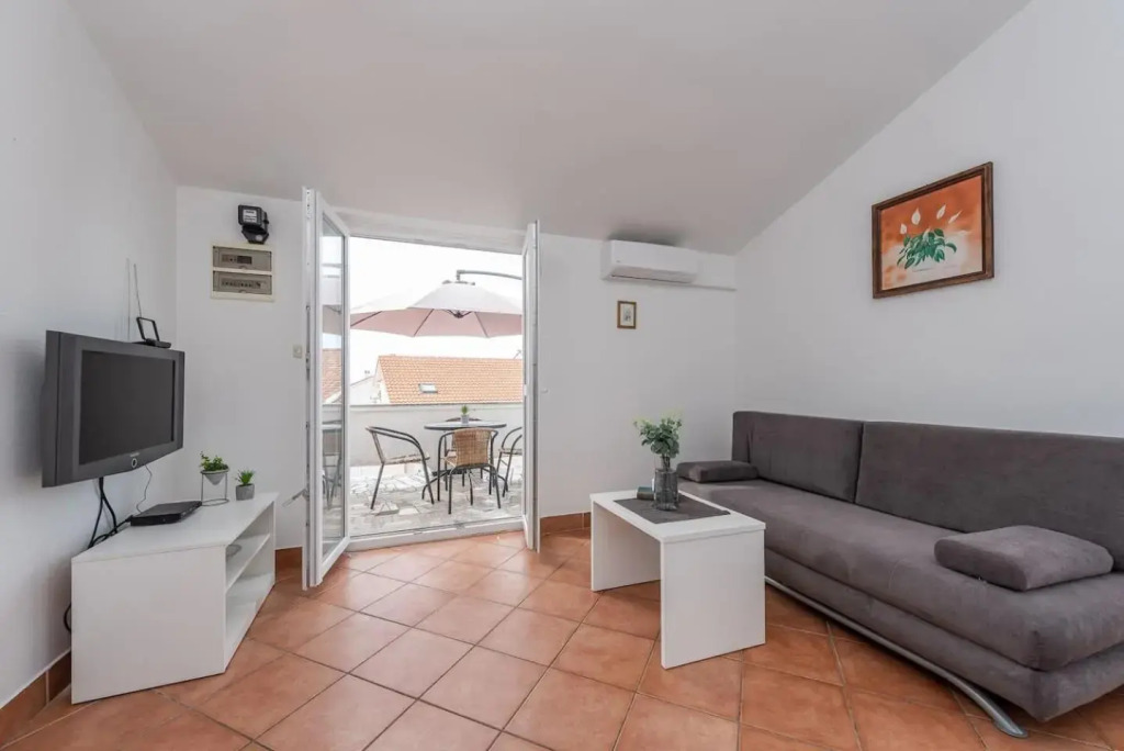 Vesna 2 city central apartment