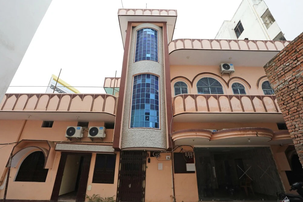 Sandhya Guest House by OYO Rooms