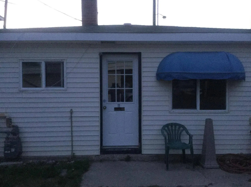 Waters Edge Motel
