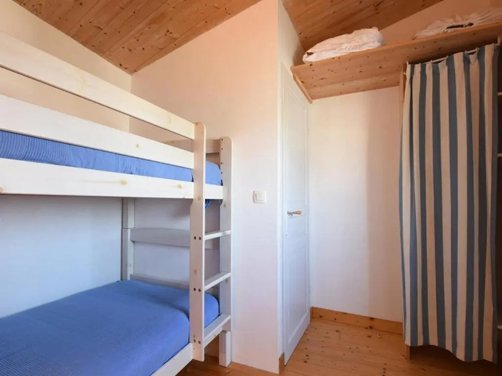 Maison de Charme avec Cour, 2 Chambres, Cuisine Équipée, Proche Village St Clément des Baleines - FR-1-434-74