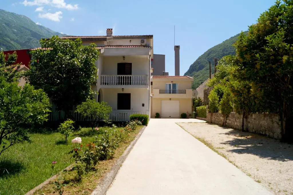 Veron Apartments
