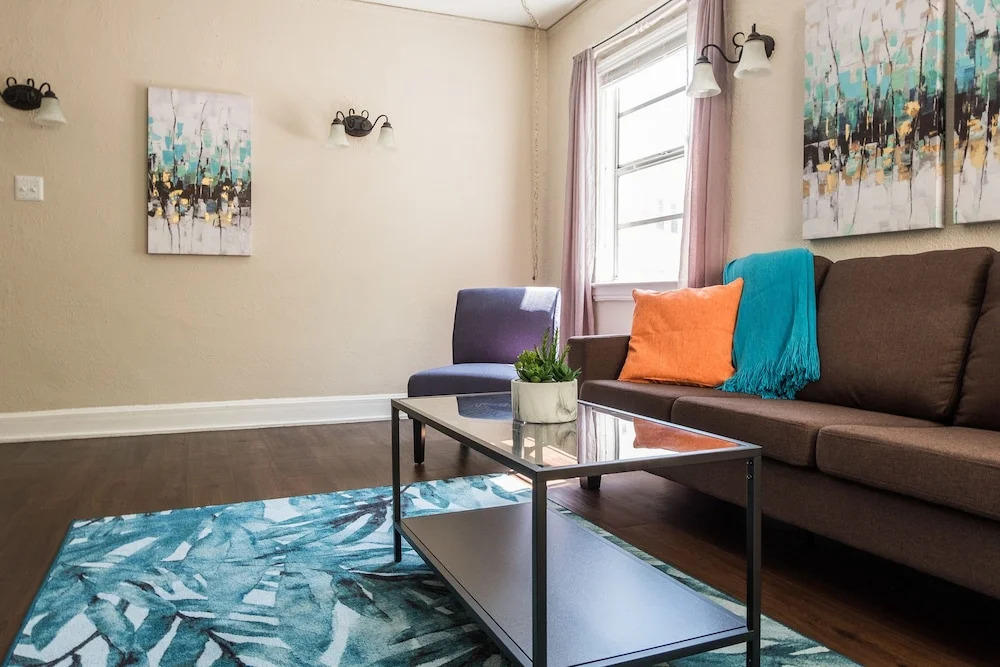 1 BR with Parking next to Bay and Shopping by Frontdesk
