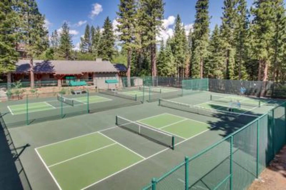 Flurry by Avantstay Tahoe Donner Home w/ Access to Northstar Resort Community