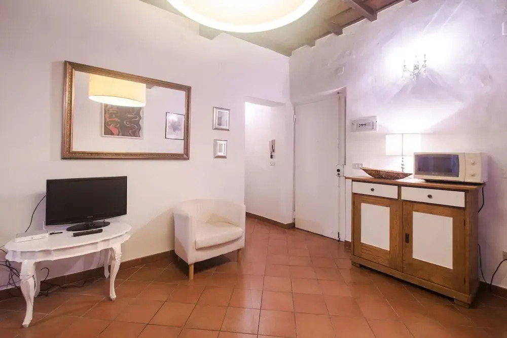 4 mins Walk to The Piazza del Duomo